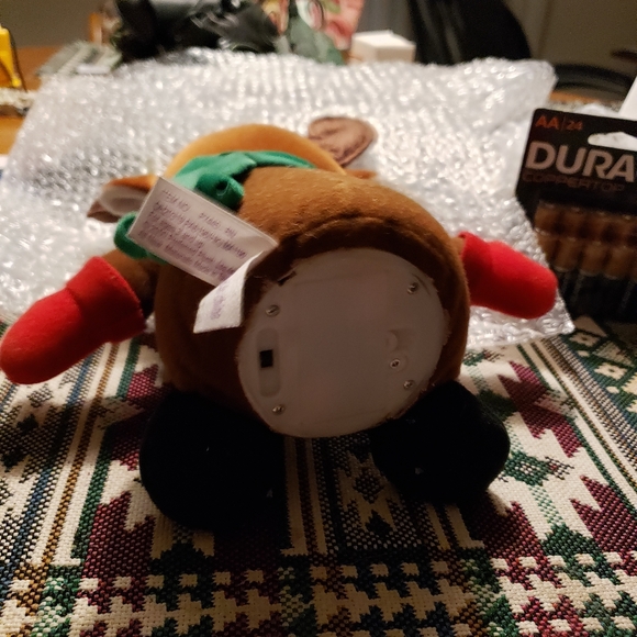 Christmas Singing  Reindeer - Picture 3 of 10